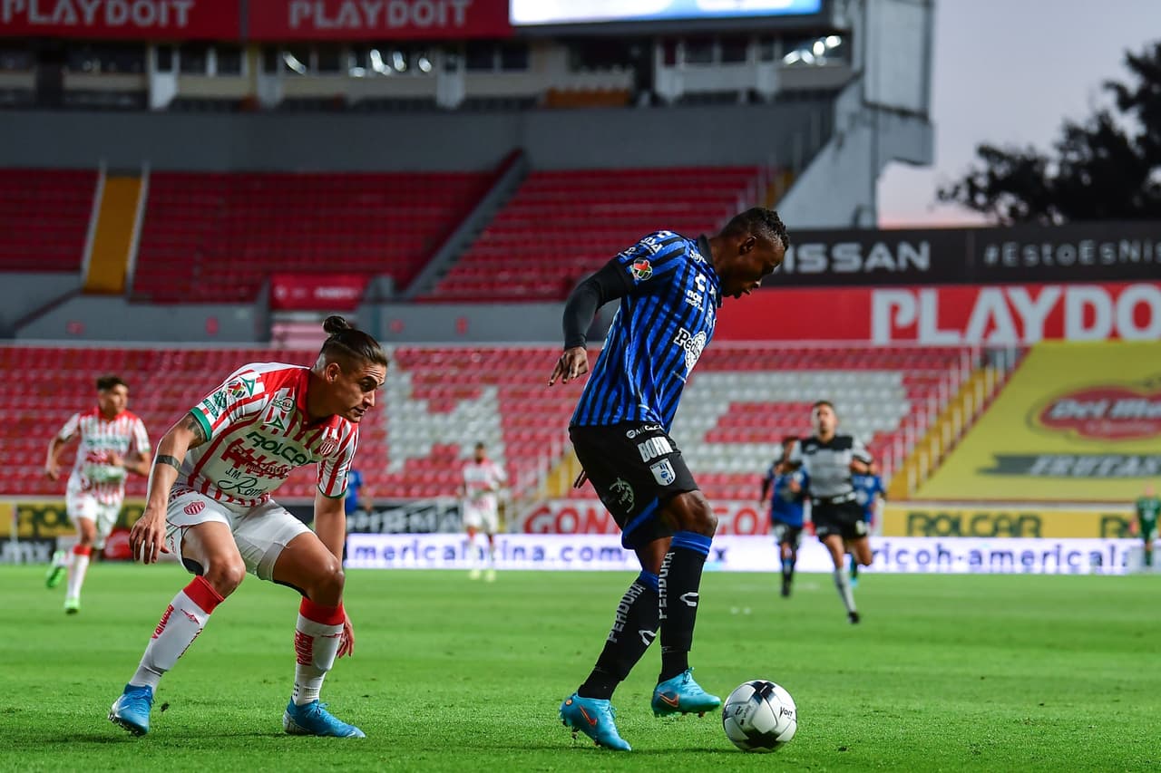 Con un solitario gol de Heriberto Jurado, Necaxa volvió a la senda de la victoria al vencer a Gallos Blancos en un partido con muchos tintes de llamados por la paz tras los acontecimientos violentos en Querétaro.