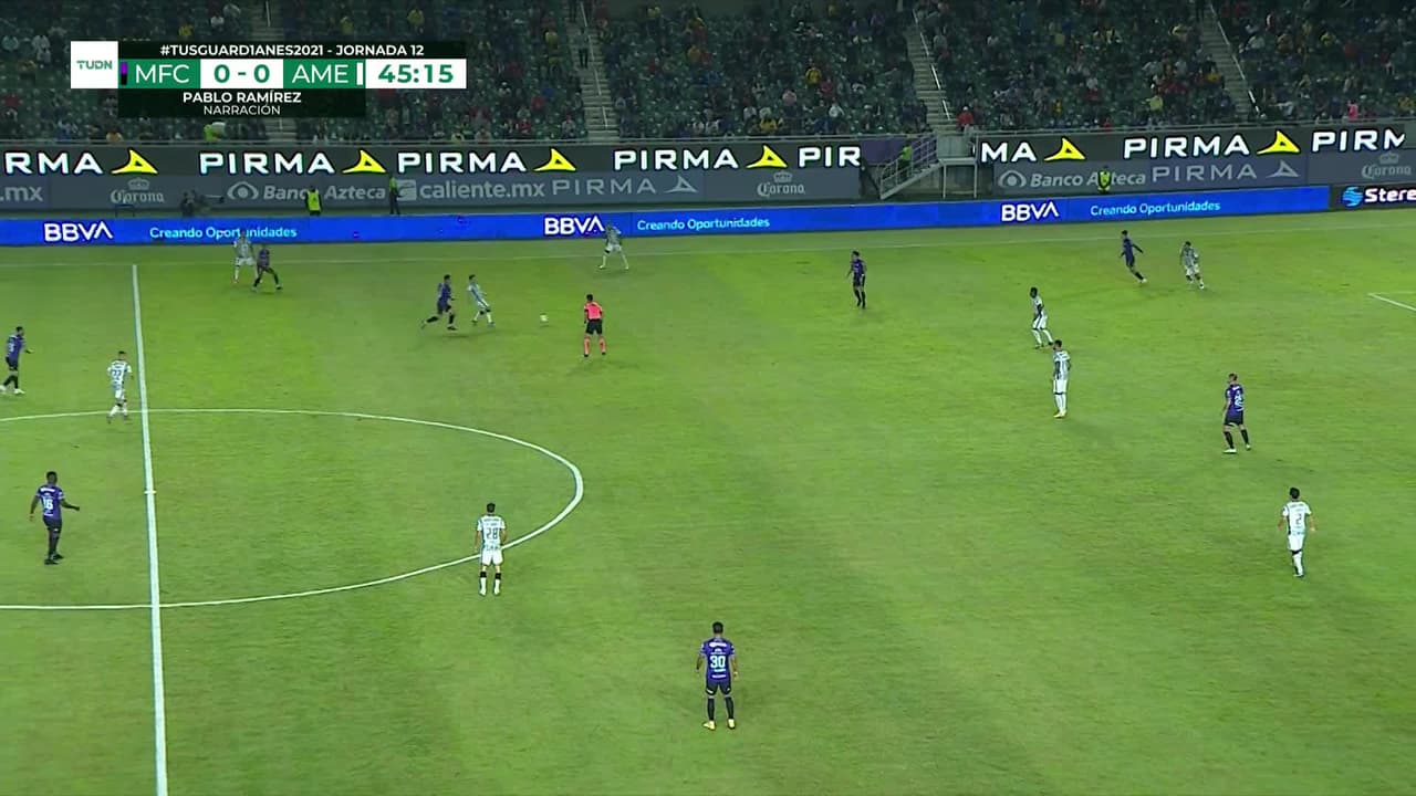 ¡TIRO ATAJADO! disparo por Camilo Sanvezzo.