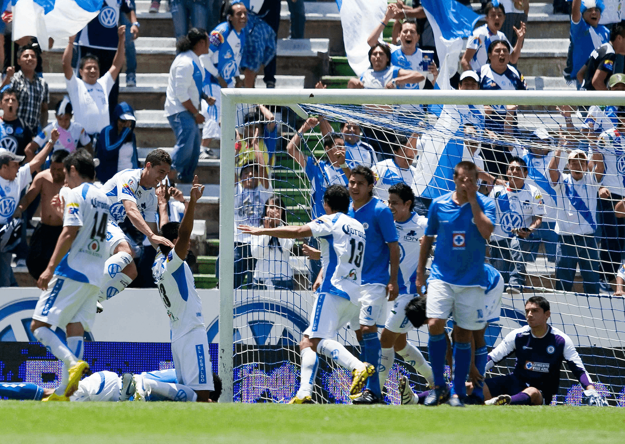 <b>Puebla 4-1 Cruz Azul | Liga MX | Fecha 16 | Clausura 2010</b>
<br>18/abril/2010 | Un año más tarde, aún bajo la tutela de 'Chelis', los camoteros golearon 4-1 a los cementeros de Enrique Meza.