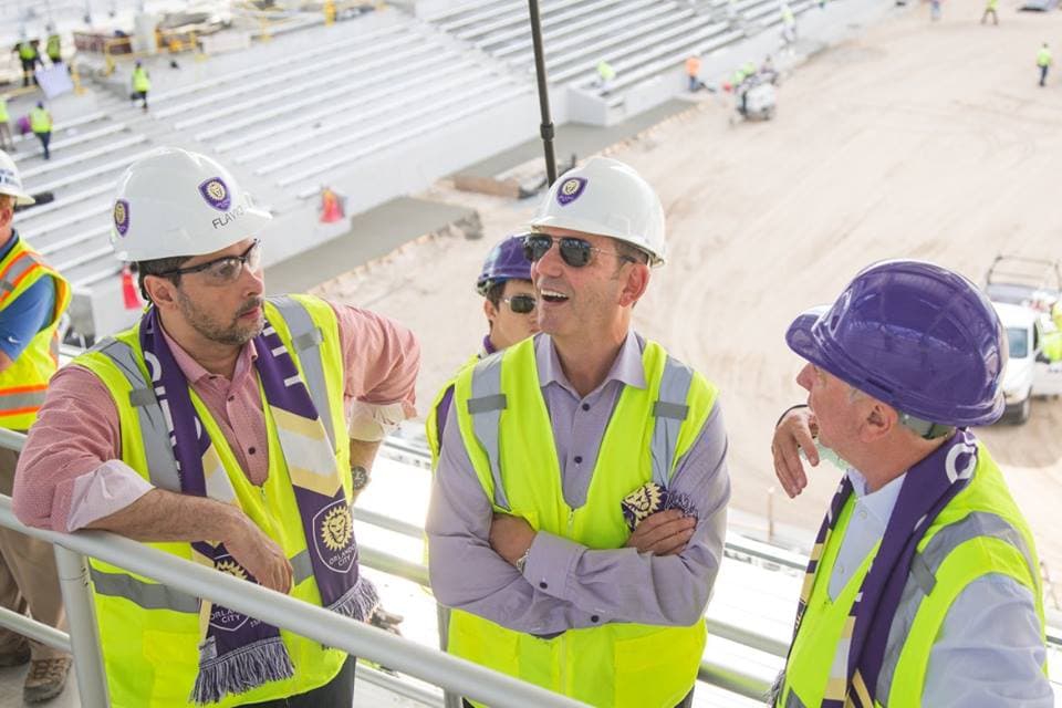 Garber elogió los avances en la construcción del nuevo estadio de Orlando.