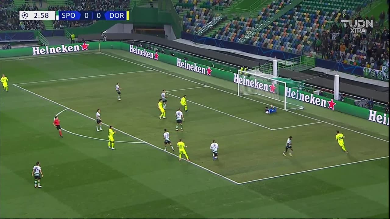 ¡TIRO ATAJADO! disparo por Marco Reus.