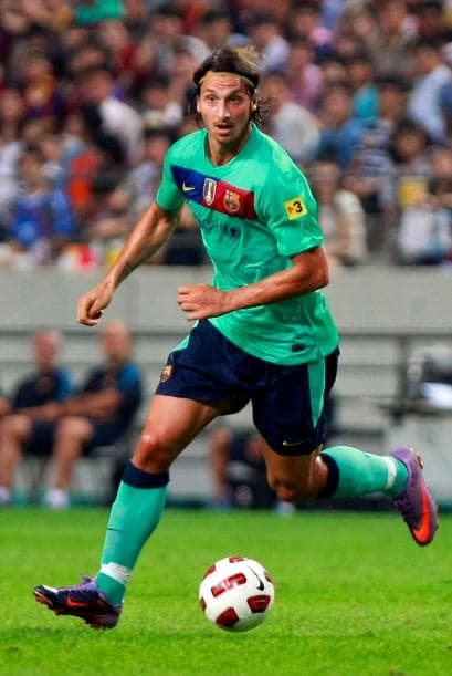 Mientras se define su futuro, Zlatan Ibrahimovic sigue siendo jugador del Barcelona y es un hecho que se encuentra obligado a tomar revancha de su debut en España. El sueco ha quedado a deber pero, si lima asperezas con Guardiola, puede formar un ataque de miedo junto a Messi y Villa.