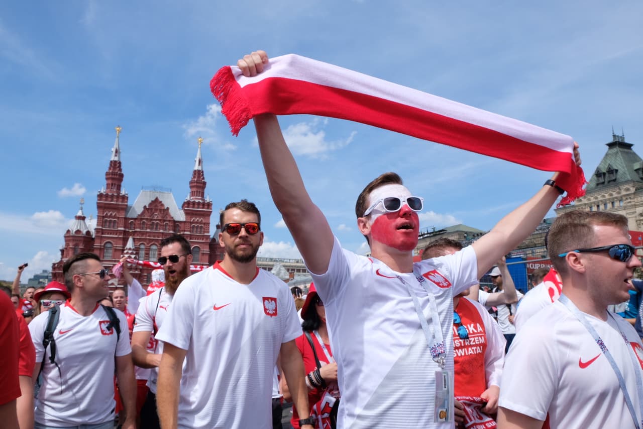 El colorido de los hinchas de Polonia y Senegal fue parte del paisaje en Moscú en medio del partido entre ambos seleccionados por el grupo H del Mundial de Rusia 2018.