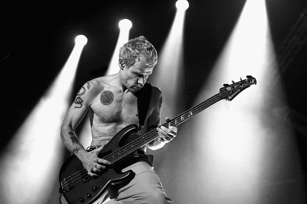 La banda tocó shows en vivo usando nada más que calcetines durante sus conciertos en los 90.