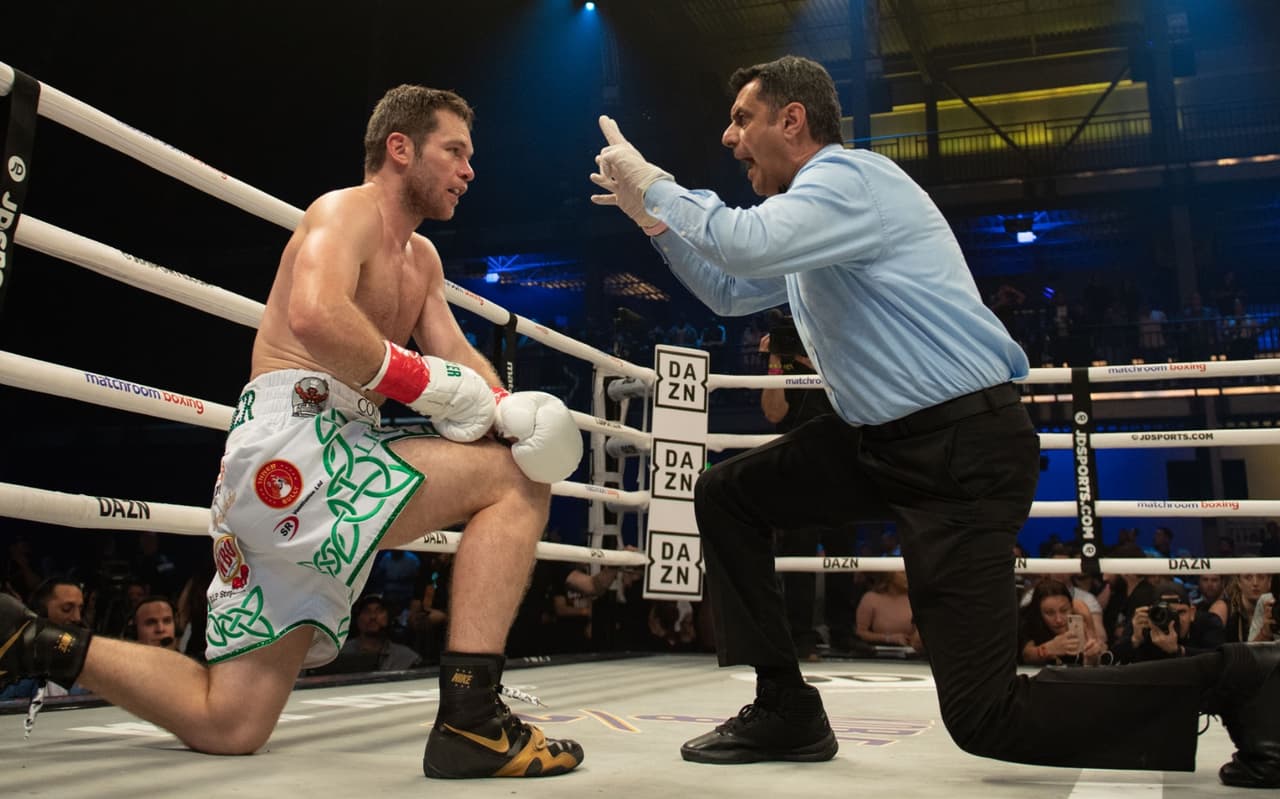 Demetrius Andrade noqueó a Luke Keeler en nueve rounds para retener su cetro mediano de la OMB.