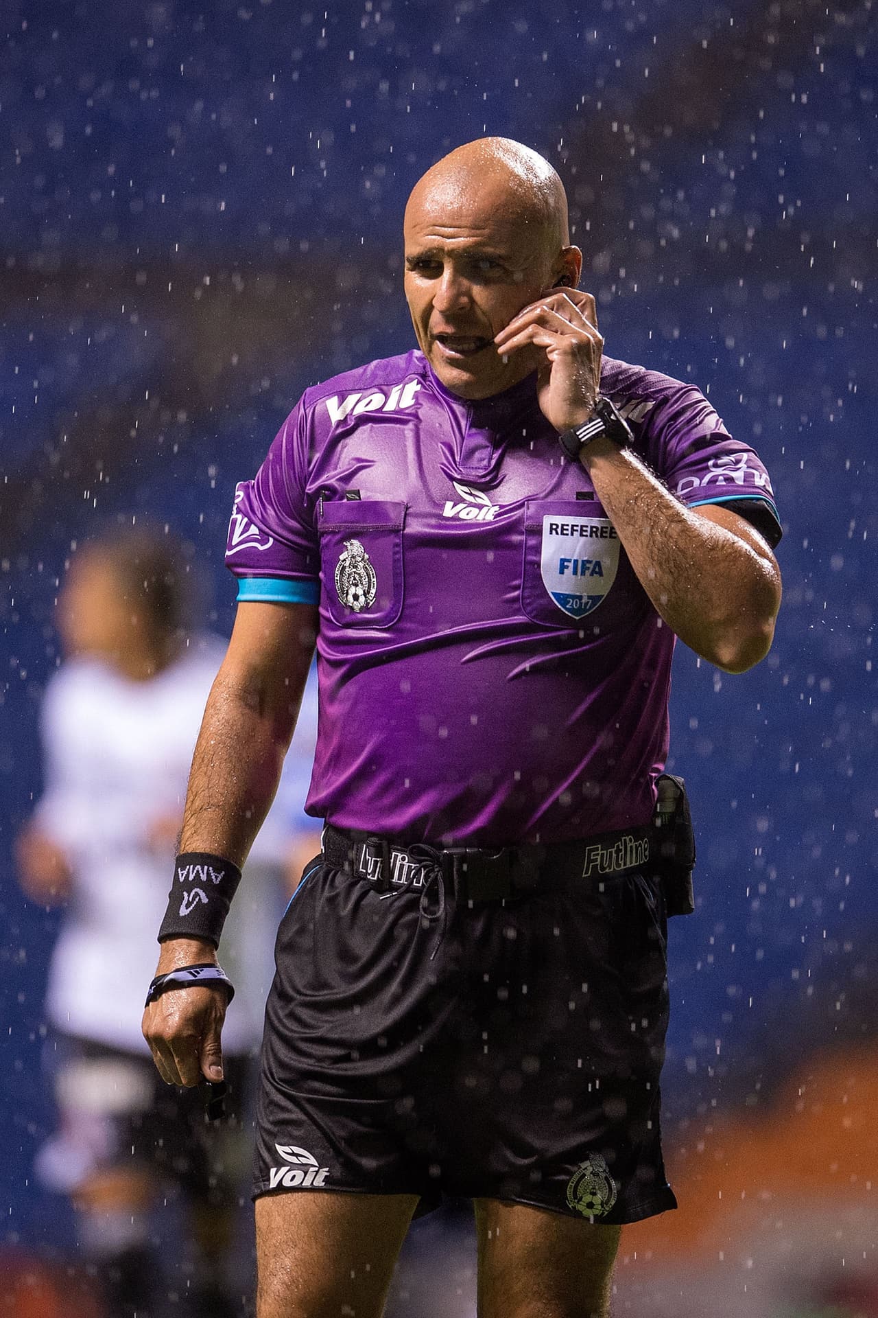 Francisco Chacón, árbitro central del encuentro, tuvo un encuentro sin mayores sobresaltos.