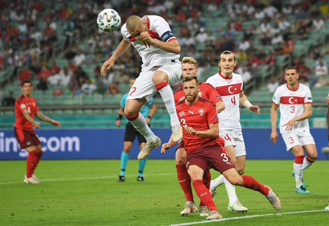 Suiza golea a Turquía 3-2 y, con este resultado, es tercero en el Grupo A en la Euro 2020. Con doblete de Xherdan Shaquiri y gol de Haris Seferovic, los suizos consiguen la victoria y esperan combinaciones para su clasificación a la siguiente ronda.