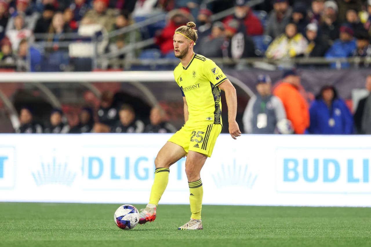 Defensor - WALKER ZIMMERMAN (Nashville SC)