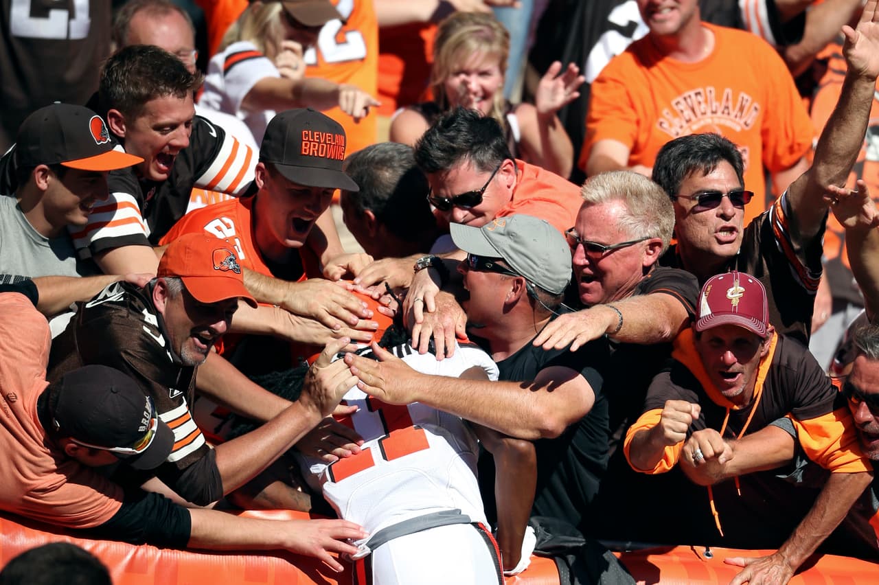 6.- El receptor de Cleveland TRAVIS BENJAMIN tuvo tres atapadas para 115 yardas con dos touchdowns (60 y 50 yardas) y agregó en regreso de patada de despeje de 78 yardas para touchdown en el triunfo de los Browns. (Foto: AP-NFL).