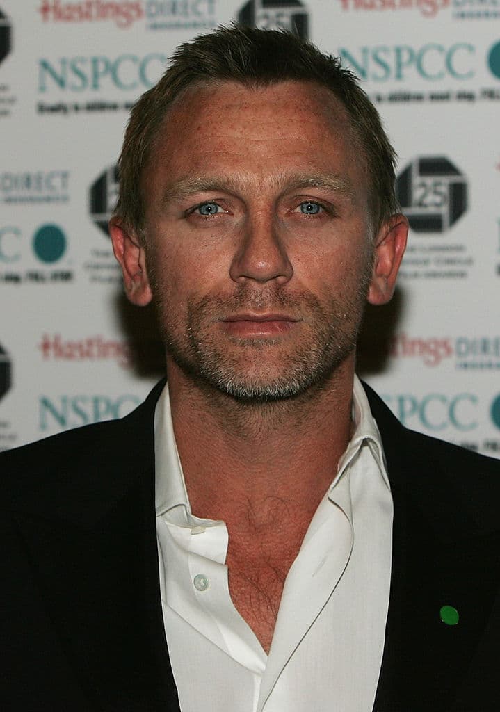 Podemos ver a Daniel Craig investigando el asesinato de un anciano millonario.
<br>