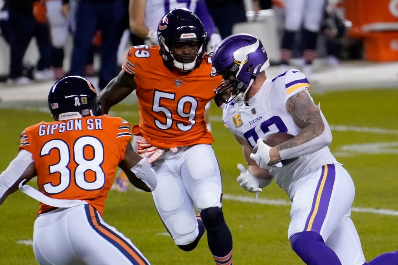 Adam Thielen se encraga de anotar dos touchdowns en la victoria 19-13 sobre los Bears en su propia casa.