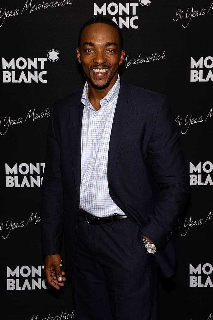 "Cada una desde una perspectiva y un momento diferentes en el tiempo, que iluminan que incluso durante nuestros momentos aparentemente más aislados, en las circunstancias más dispares, todos estamos conectados a través de la experiencia humana", agregaron.
<br>