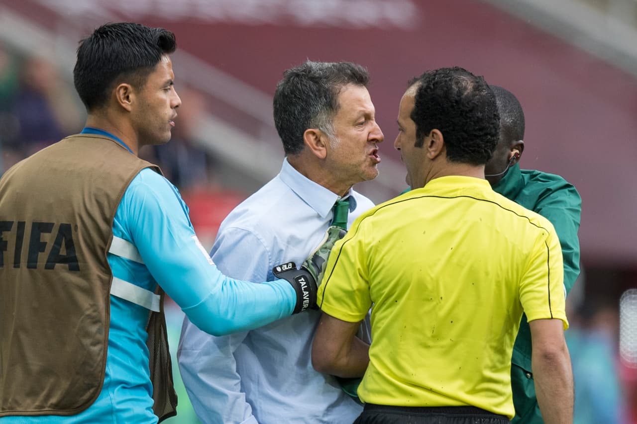 A Osorio se le vio fuera de compostura y sus reclamos al arbitraje se subieron muy pronto de tono, mientras el equipo veía como lo remontaban y quedaba relegado al cuarto lugar.