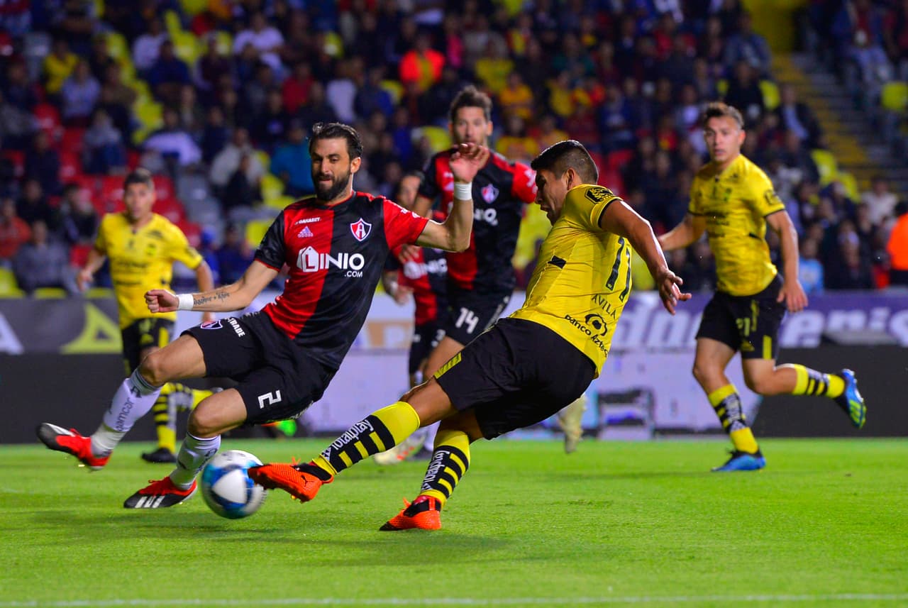 Monarcas insistió en el área rival hasta encontrar el gol del empate.