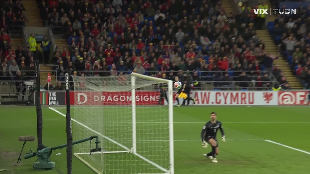 ¡Al travesaño, Gales casi abre el marcador frente a Bosnia & Herzegovina!