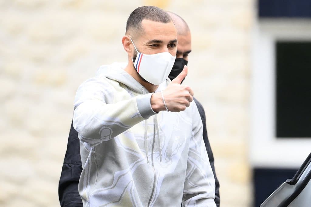 Benzema reporta 45 minutos antes en la concentración de Francia