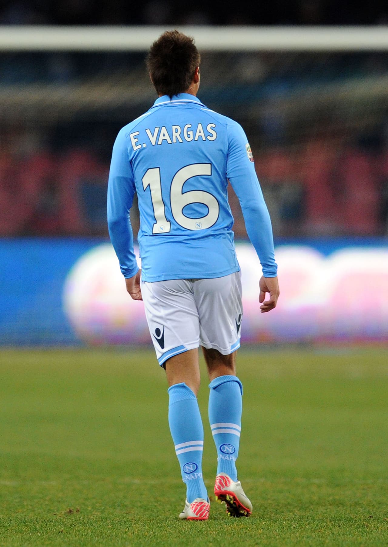 Aquella temporada Vargas jugó con el Napoli diez partidos de Serie A y no anotó goles.