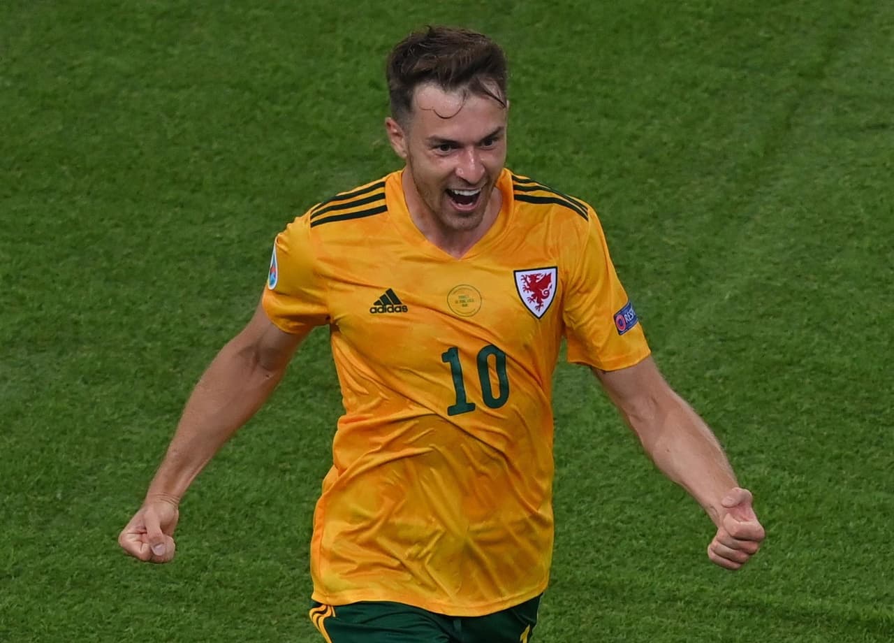 Gales logra derrotar 2-0 a Turquía en su partido inaugural del Grupo A en la Euro 2020. Con goles de Aaron Ramsey y Connor Roberts, los 'Dragones' suman sus tres primeros puntos en la tabla. Gareth bale hizo doble asistencia pero falla penalti.