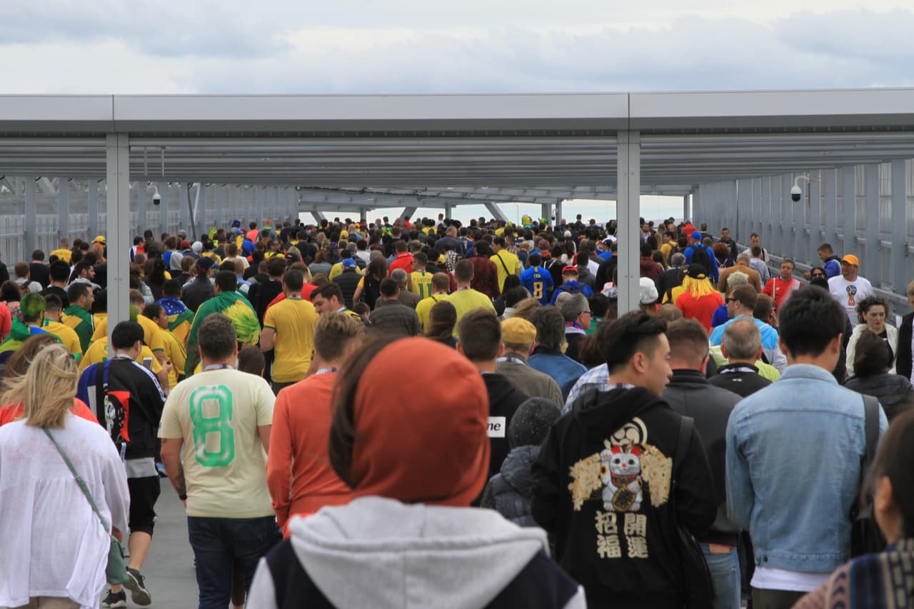 El colorido y el entusiasmo se apoderó de San Petersburgo en medio de la fiesta de los fanáticos de Brasil y Costa Rica por el segundo partido para cada uno en el grupo E del Mundial Rusia 2018.