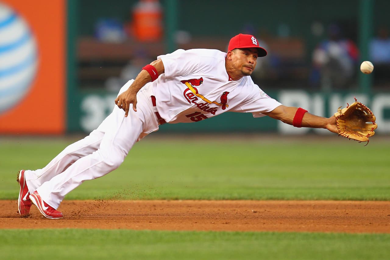 "Jugar en las mayores durante 14 temporadas fue un sueño vuelto realidad", expresó Furcal en un comunicado. "Amo este juego, pero en este momento no siento que pueda volver más a mis estándares, y quiero pasar más tiempo con mi hermosa familia".