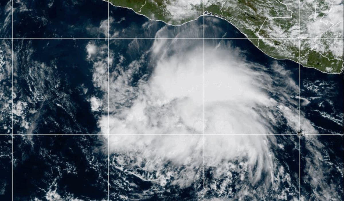 La depresión tropical 21-E amenaza con convertirse en huracán categoría 4: sigue su trayectoria y evolución