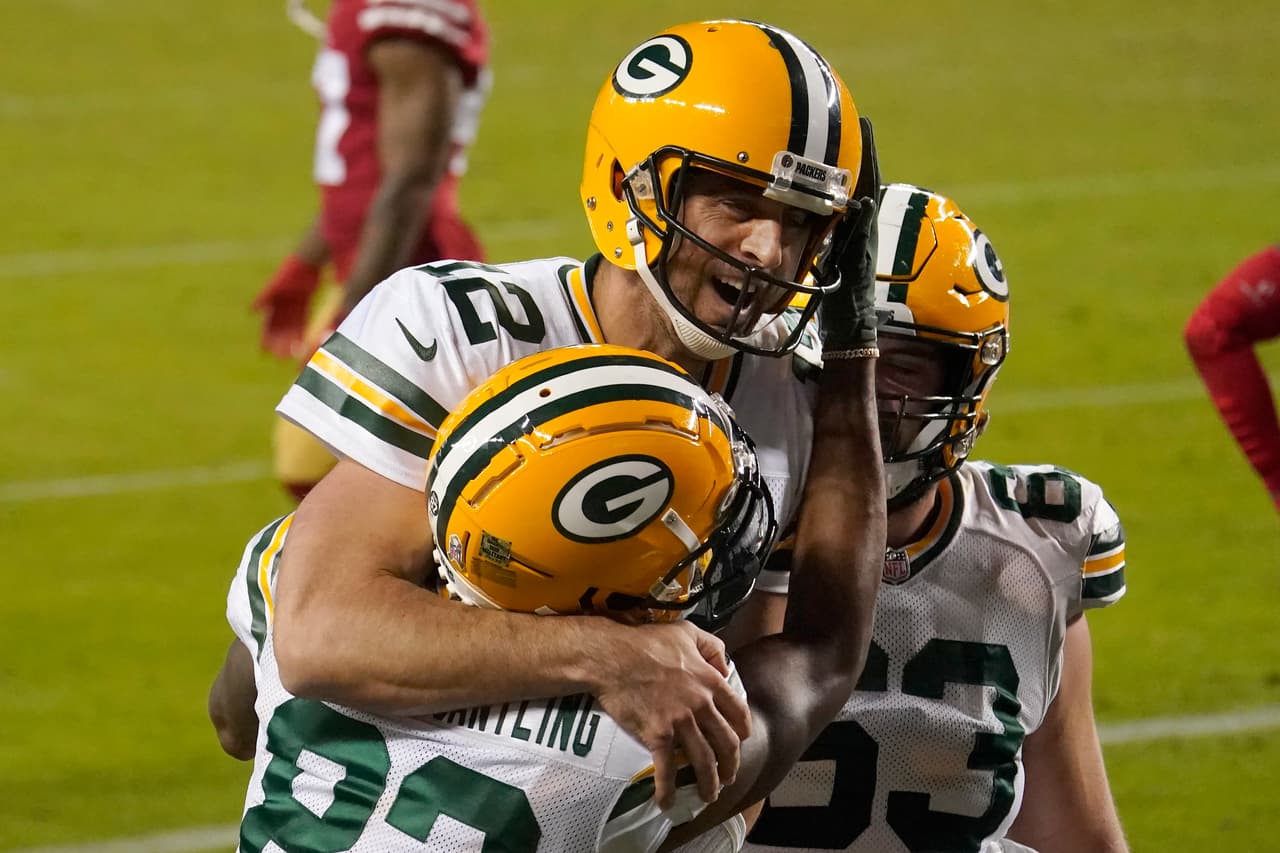 Aaron Rodgers tiene una gran noche y con cuatro pases de anotación sin intercepción, los Green Bay Packers vencen 34-17 a los San Francisco 49'ers.
