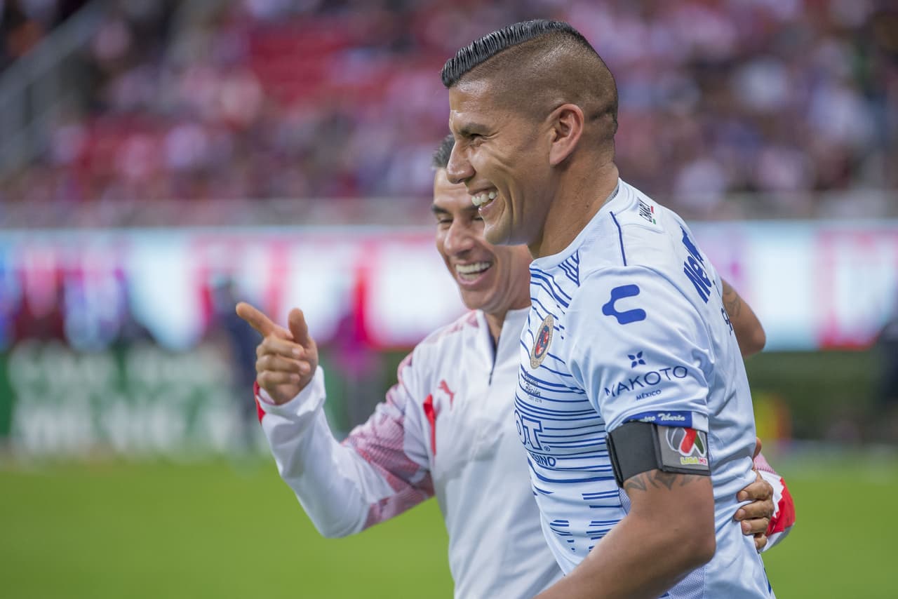 Carlos Salcido se va con una docena de títulos