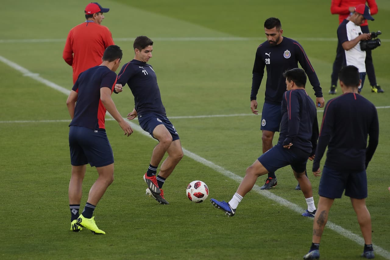 Aspectos generales del entrenamiento del Guadalajara previo a su partido ante el Esperánce Sportive de Túnez en el Estadio Hazza bin Zayed en Al Ain, Emiratos Árabes Unidos.