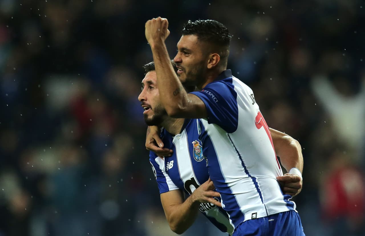 Con destacada actuación del dueto mexicano Héctor Herrera-Jesús Corona el FC Porto vapulea 4-1 al Lokomotiv por la UEFA Champions League, en la fase de grupos. Amarran su pase a la siguiente ronda.