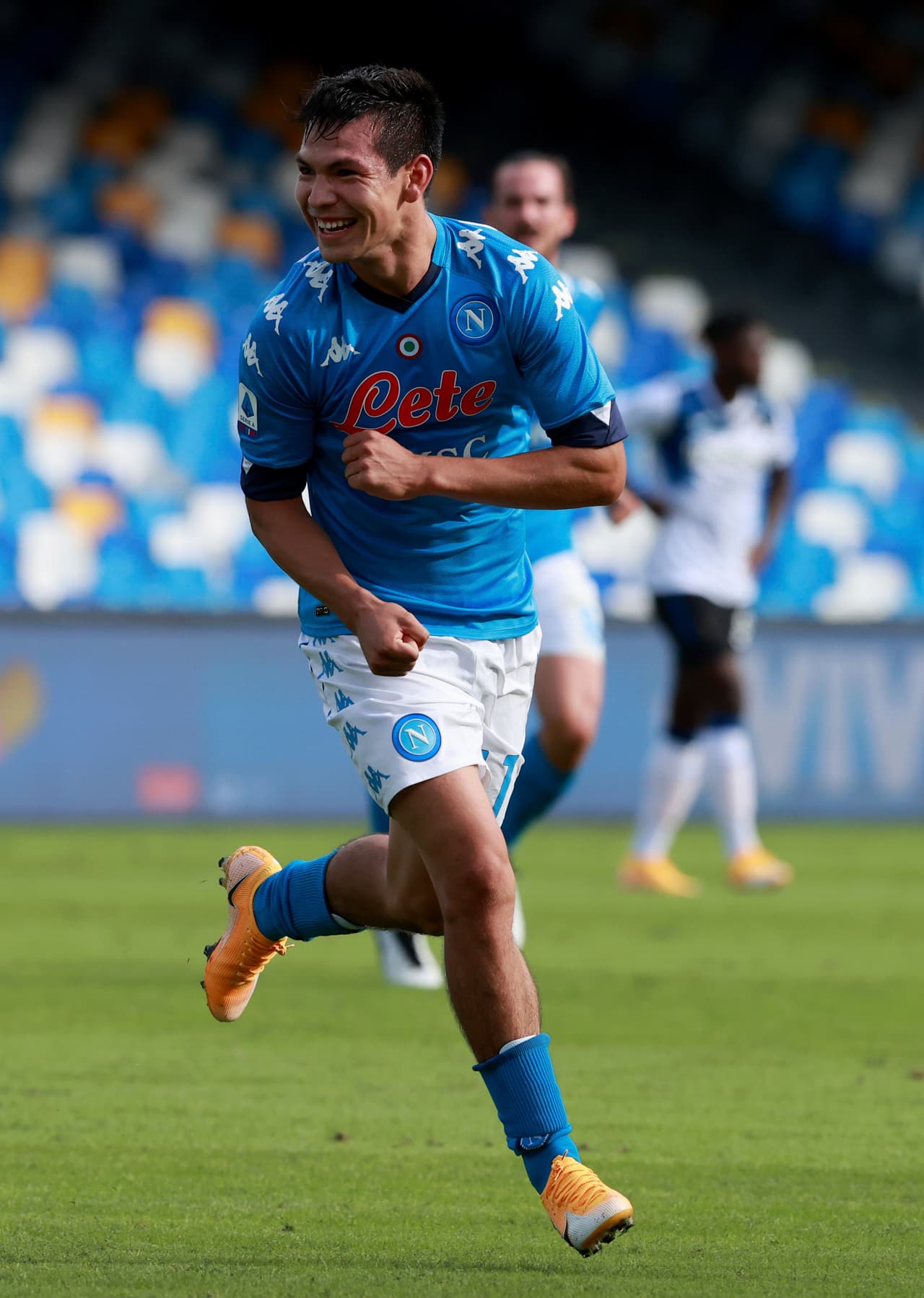 El mexicano marcó los primeros dos goles del partido (23’, 27’) y Matteo Politano (30’) hizo el tercero. Osimhen (43’) anotó el cuarto para los de Gattuso y Lammers (69’) descontaba, pero era demasiado tarde. Napoli tendrá actividad a media semana ante el AZ en la Europa League; Atalanta se medirá al Midtjylland en la Champions.