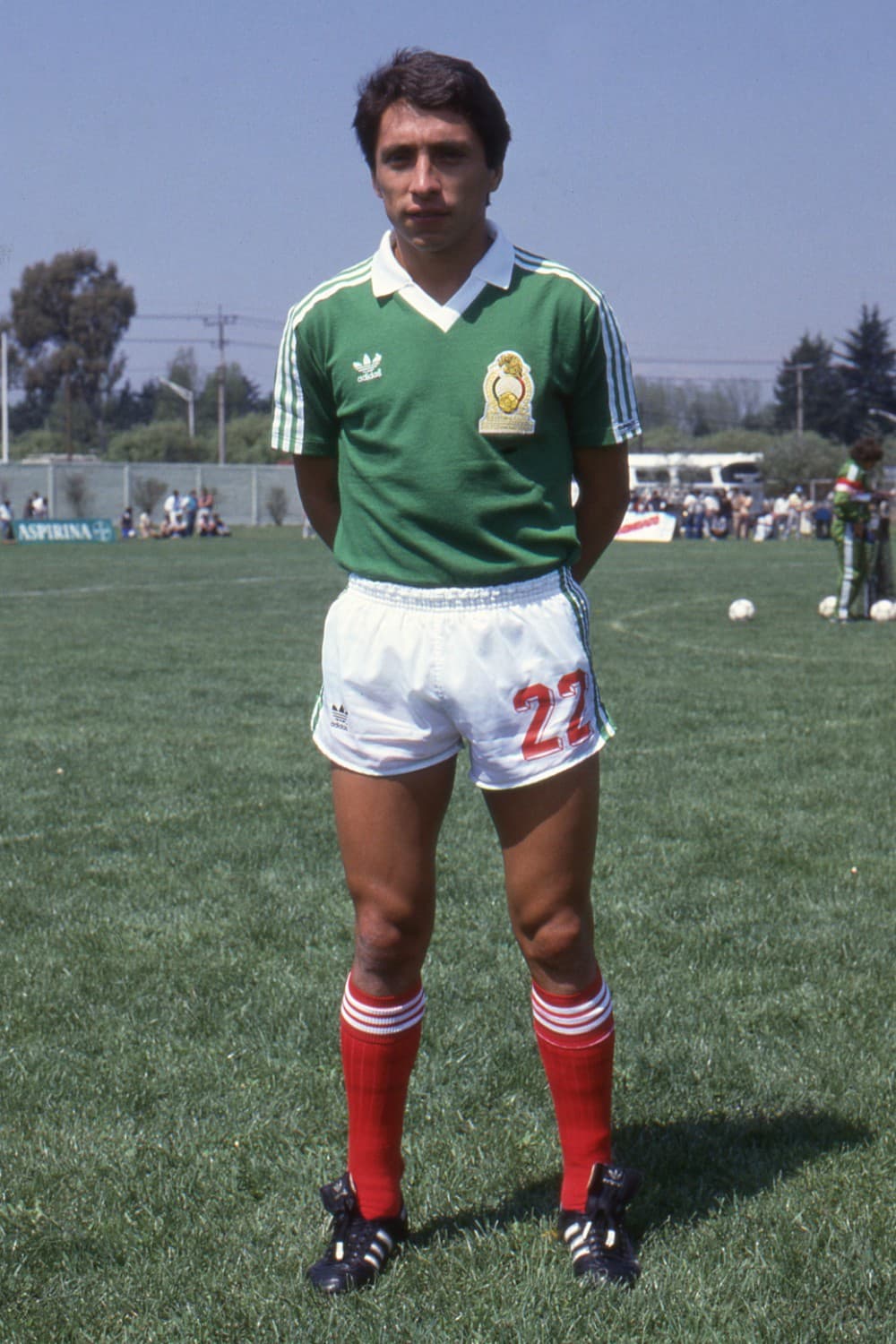 En los años 80, Manuel Negrete tenía ese papel, también con una zurda educadísima que podía colocar el balón donde él quería. Negrete anotó el único penal mexicano de aquella fatídica tanda ante Alemania en los Cuartos de Final de México 1986.