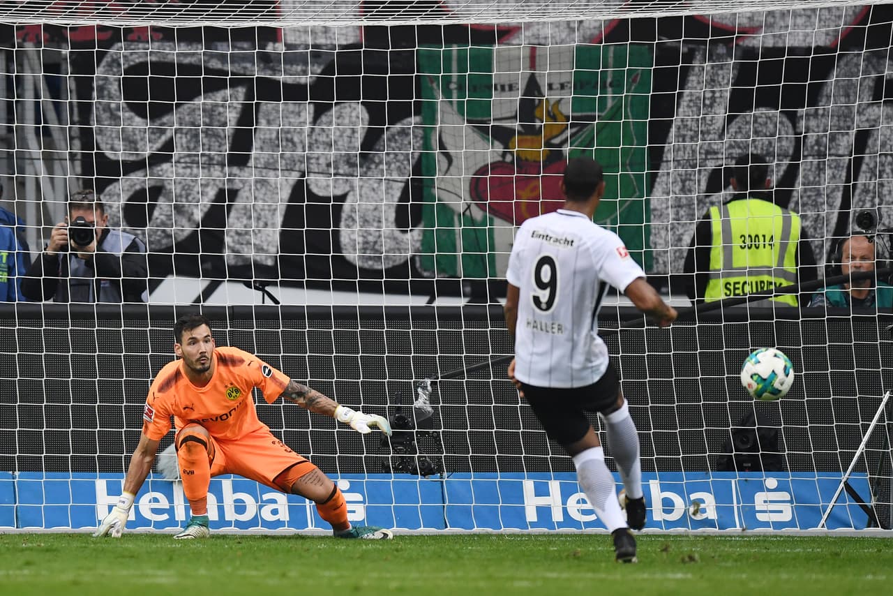 Sin embargo, una imprudencia del arquero generó un penalti que transformó en gol Sebastian Haller al minuto 19 del segundo tiempo.