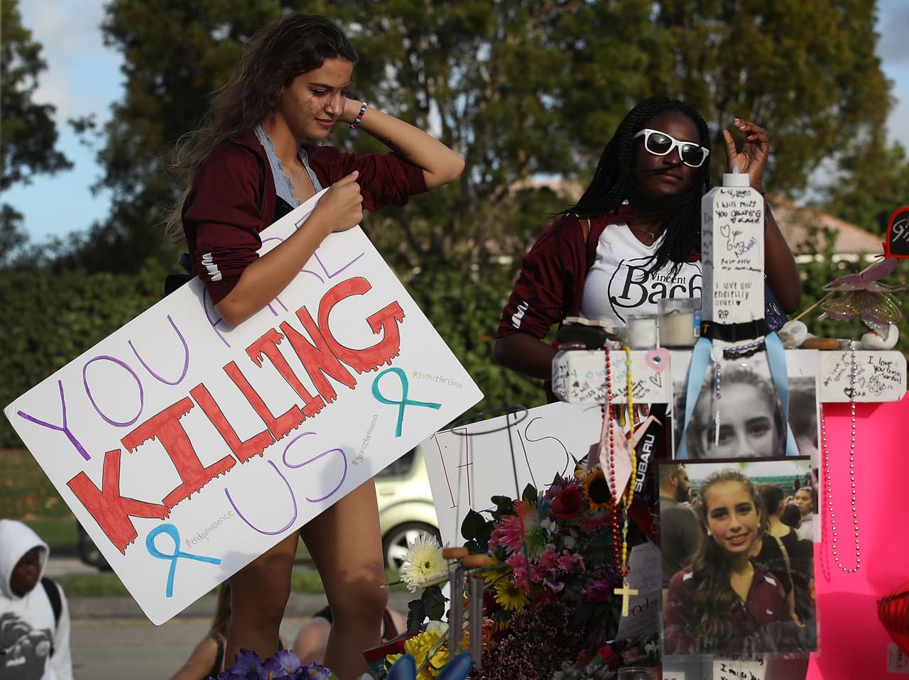 Con un fusil semiautomático, Nikolas Cruz entró a la Escuela Secundaria Marjory Stoneman Douglas y comenzó a disparar indiscriminadamente contra los estudiantes y profesores en el lugar.