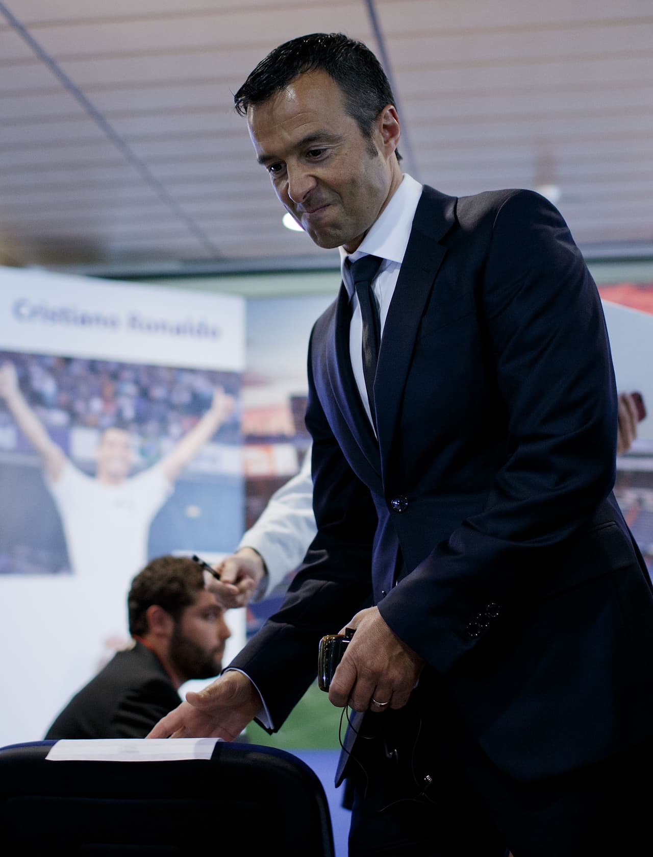 El portugués Jorge Mendes es la cara visible de la agencia Gestifute, que tiene como clientes a Cristiano Ronaldo, James Rodríguez, Falcao, Carlos Vela, Ángel Di María, entre otros.
