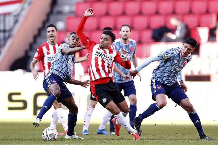 Ajax empata ante el PSV como visita con marcador de 1-1. Eran Zahavi abrió el marcador al minuto 39, pero fue de útlimo minuto cuando Dusan Tadic anotó el gol del empate en la Jornada 24 de la Eredivisie. El mexicano Edson Alvarez se consolida como titular y juega los 90 minutos; el 'Guti' es banca con los de Eindhoven.