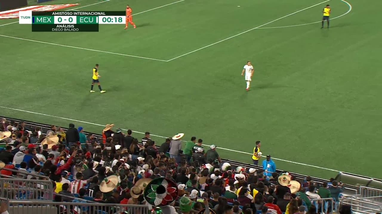 Arranca el partido y la pelota está en juego.