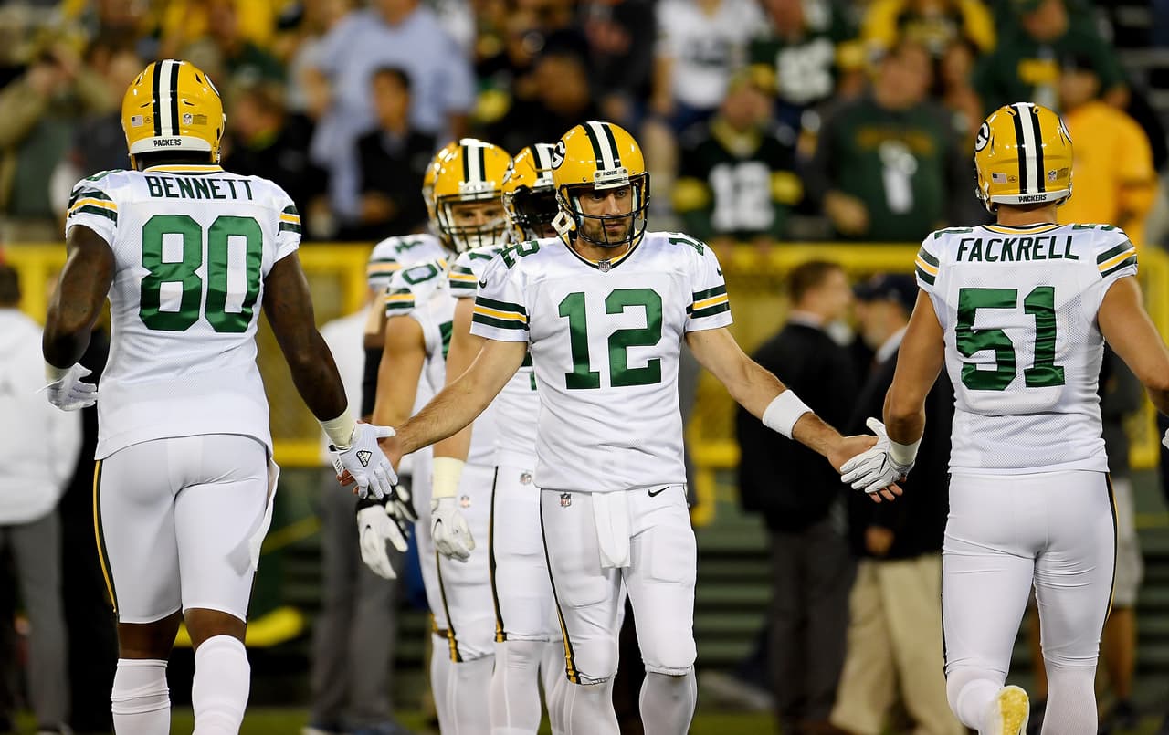 Con Aaron Rodgers inspirado y lanzando 4 pases de anotación, los Green Bay Packers derrotaron 35 -14 a los Chicago Bears.