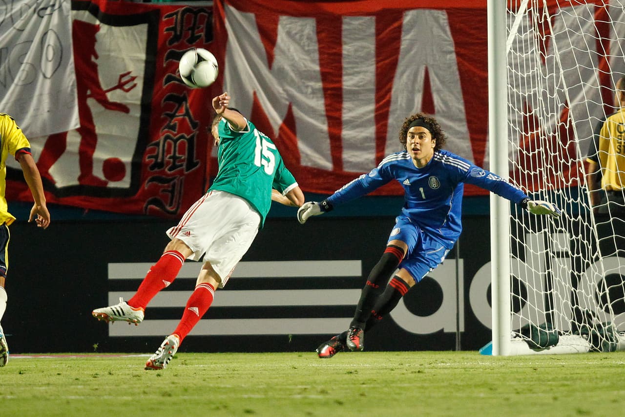 México padeció el partido contra un equipo dirigido por Pèkerman que parecía conocerse de muchos años.
