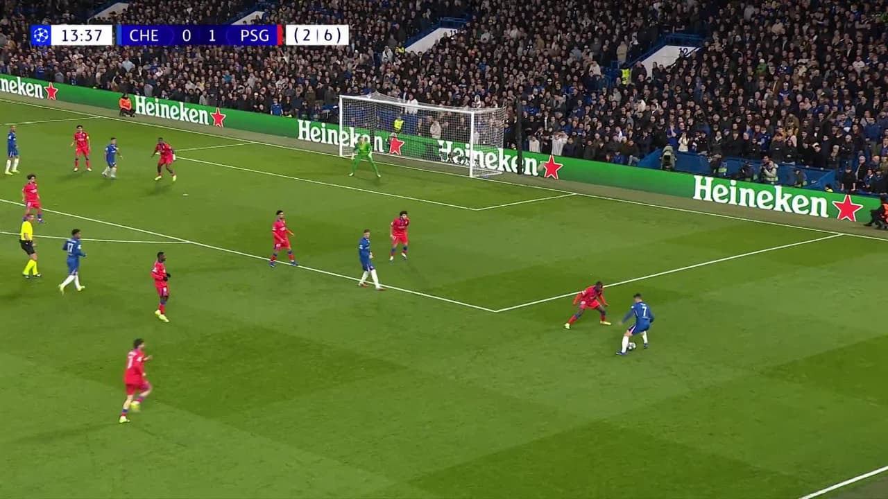 ¡GOL!  anota para Paris Saint-Germain. Bradley Barcola