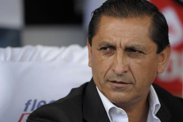 El argentino Ramón "Pelado" Díaz, que ocupa el cargo desde diciembre también lanzó su primera convocatoria y en ella los futbolistas que juegan fuera de su país son una inmensa mayoría, 19 por únicamente cuatro que participan en la liga local.