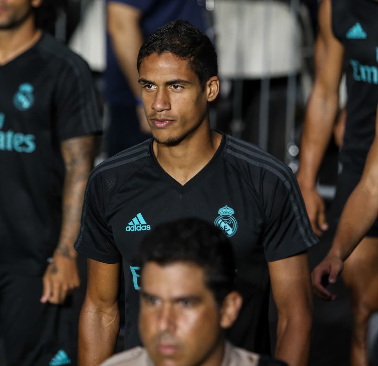 Otro que también sería de la partida es el francés Raphael Varane, que busca consolidar su carrera en esta temporada.