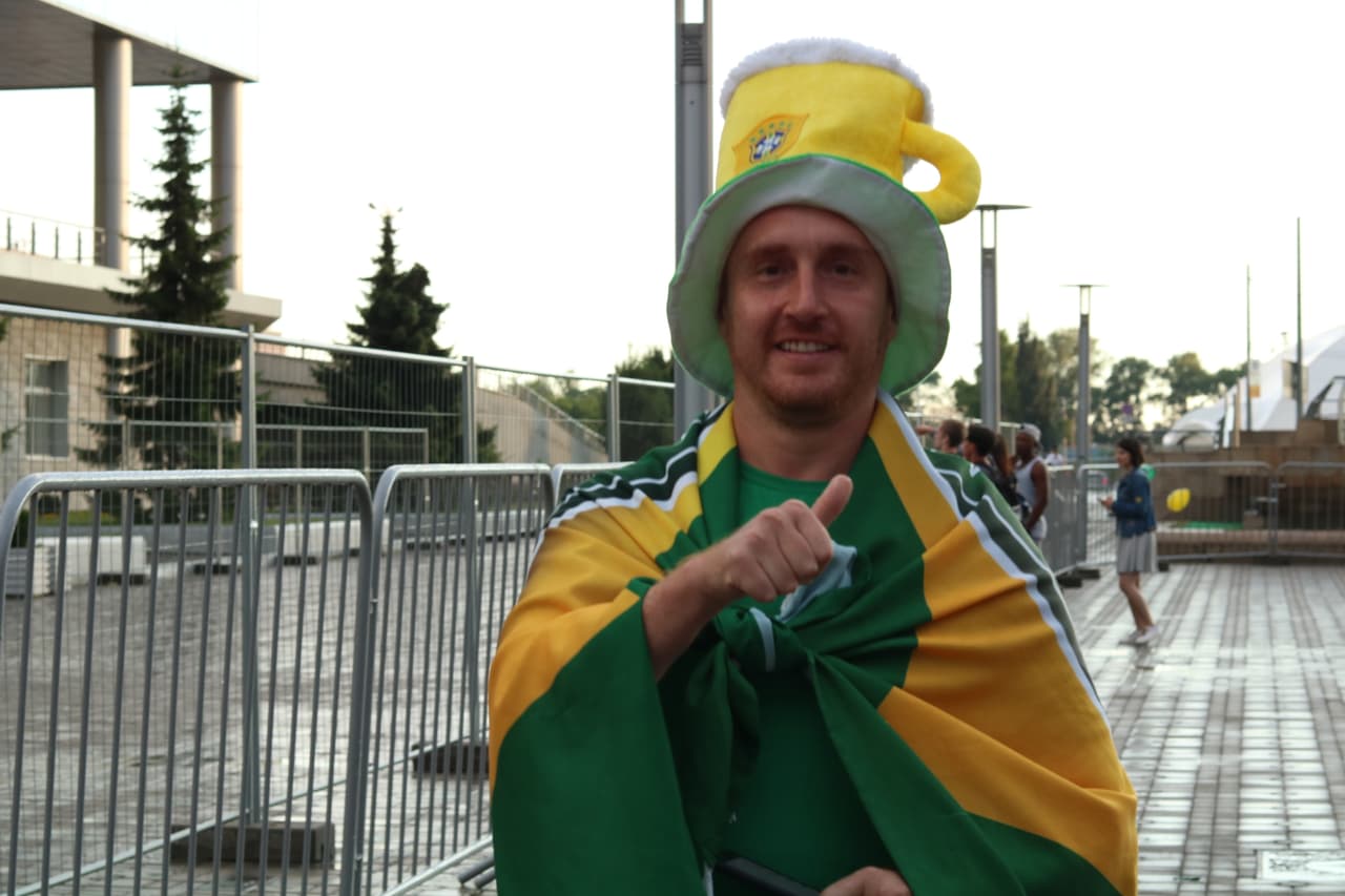 Con banderas, gorros y playeras, los aficionados no desaprovecharon la oportunidad de apoyar a la Verdeamarela en su búsqueda del sexto título del mundo.