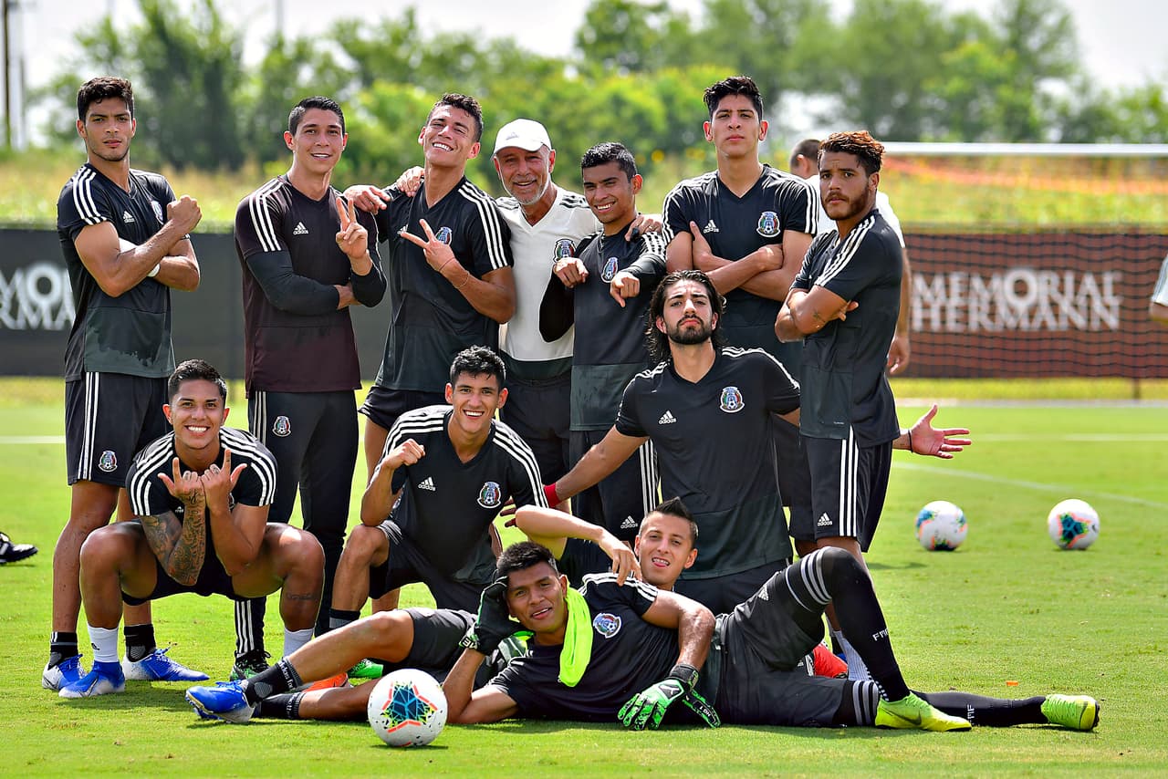 Con temperatura descomunal, el Tri entrenó pensando en Costa Rica