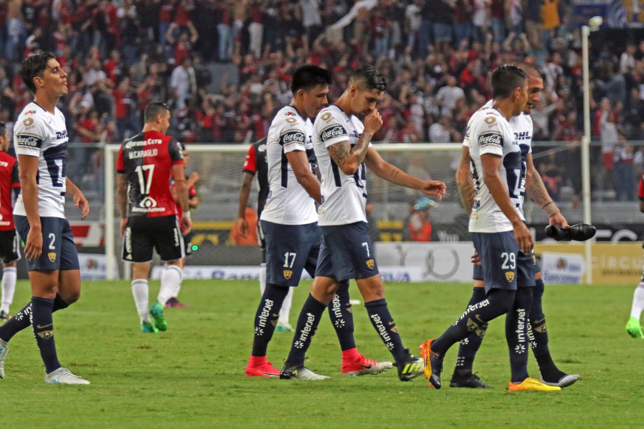 La última vez que Pumas visitó el Jalisco también salió con la cabeza baja. Fue casi exactamente hace un año, cuando el Atlas le pegó 2-1 a la UNAM el viernes 28 de julio de 2017, con goles de Jaine Barreiro y Matías Alustiza, antes de que el argentino fichara con los universitarios. El español Abraham González abrió el marcador al minuto de juego pero al final los felinos se llevaron otra derrota.