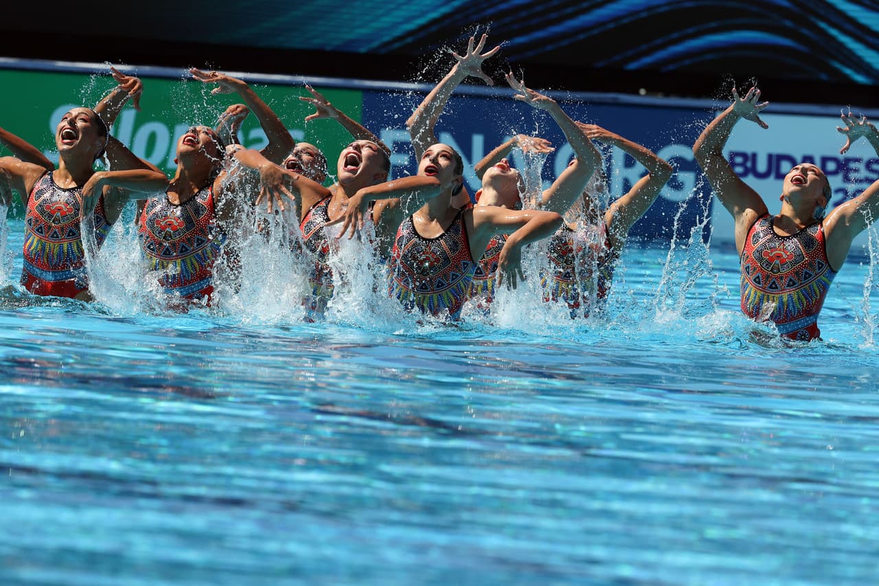 El equipo mexicano vende trajes de braño a través de una página web.