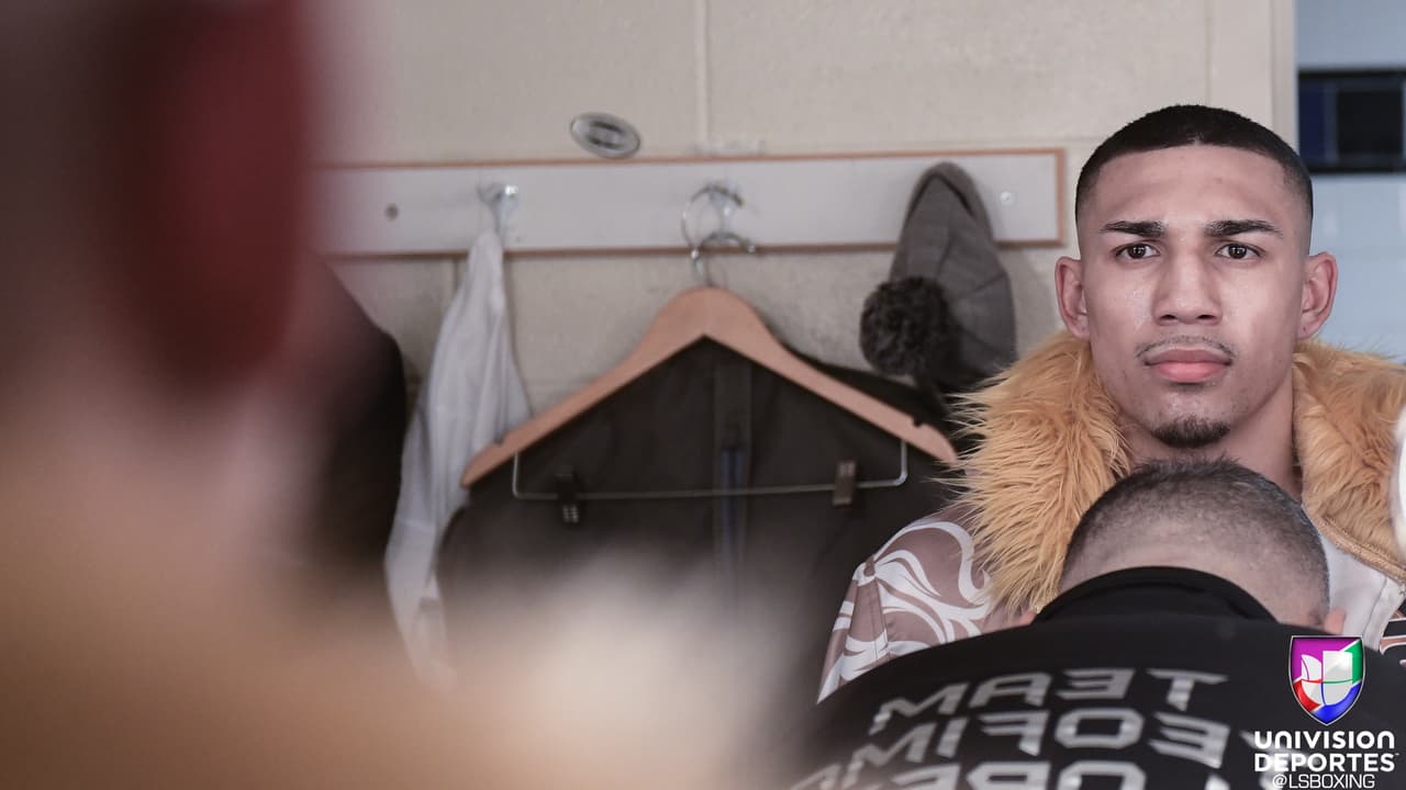 Teofimo López bien podría haberse llevado desde ya el premio al nocaut del año, luego de noquear en 44 segundos a Mason Menard.