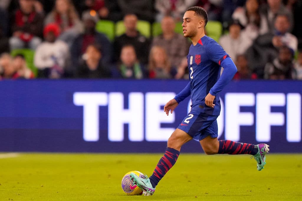 Insólito berrinche y expulsión de Sergiño Dest genera duras críticas 