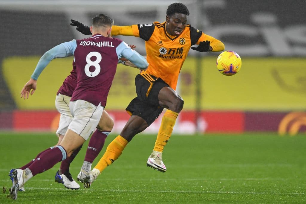Fábio Silva (89’) marcó el del descuento por medio de la pena máxima. Barnes (35’) y Wood (51’) marcaron por los locales. El siguiente compromiso para los Wolves será recibiendo al Tottenham.