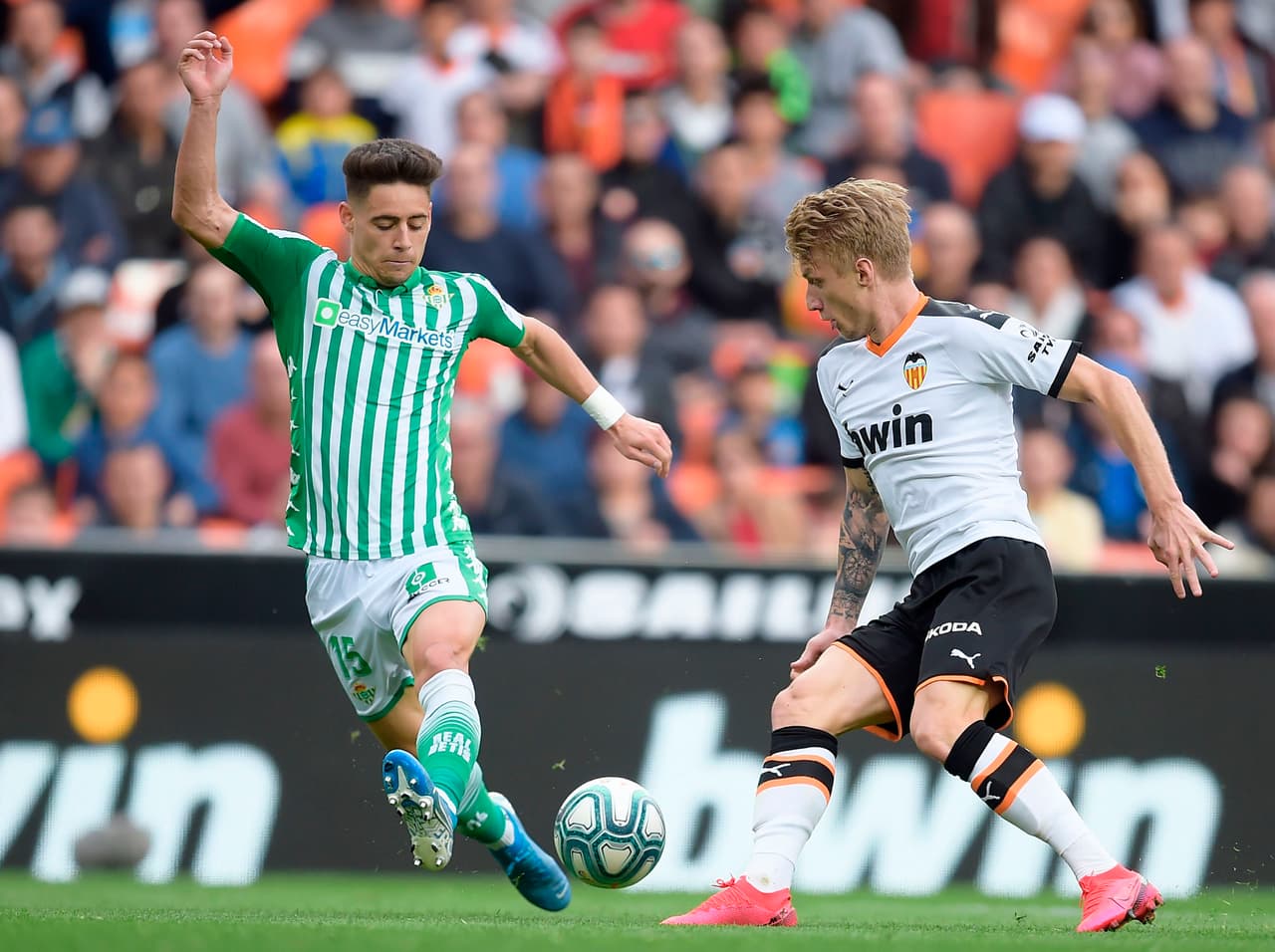 Loren marcó el descuento al 93’, muy complicado remontar. El encuentro terminó 2-1 para Valencia.