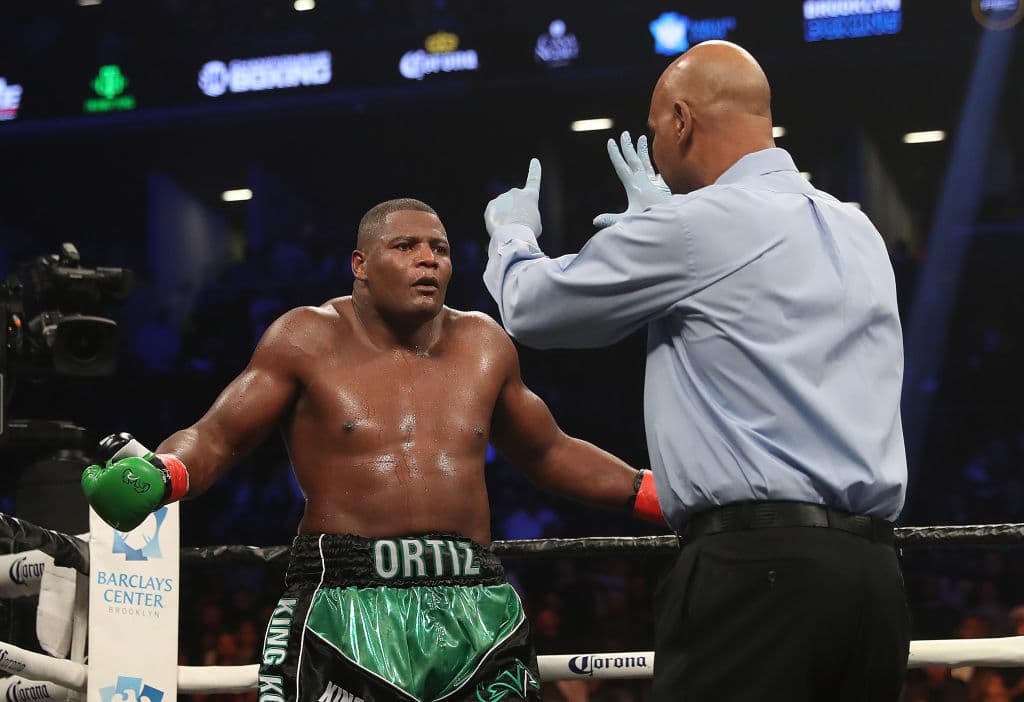 Deontay Wilder (40-0, 39 KOs) defendió su título CMB de peso completo ante Luis 'King Kong' Ortiz en el Barclays Center de Nueva York. Wilder tuvo una contienda complicada, pero la pólvora en sus manos hizo el trabajo para el décimo asalto cuando noqueó dos veces al cubano.